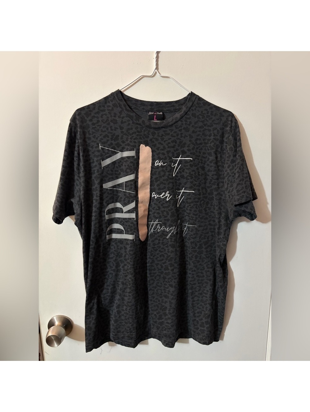 Women’s Love in Faith Large Black Leopard Print Pray T-Shirt Tote7